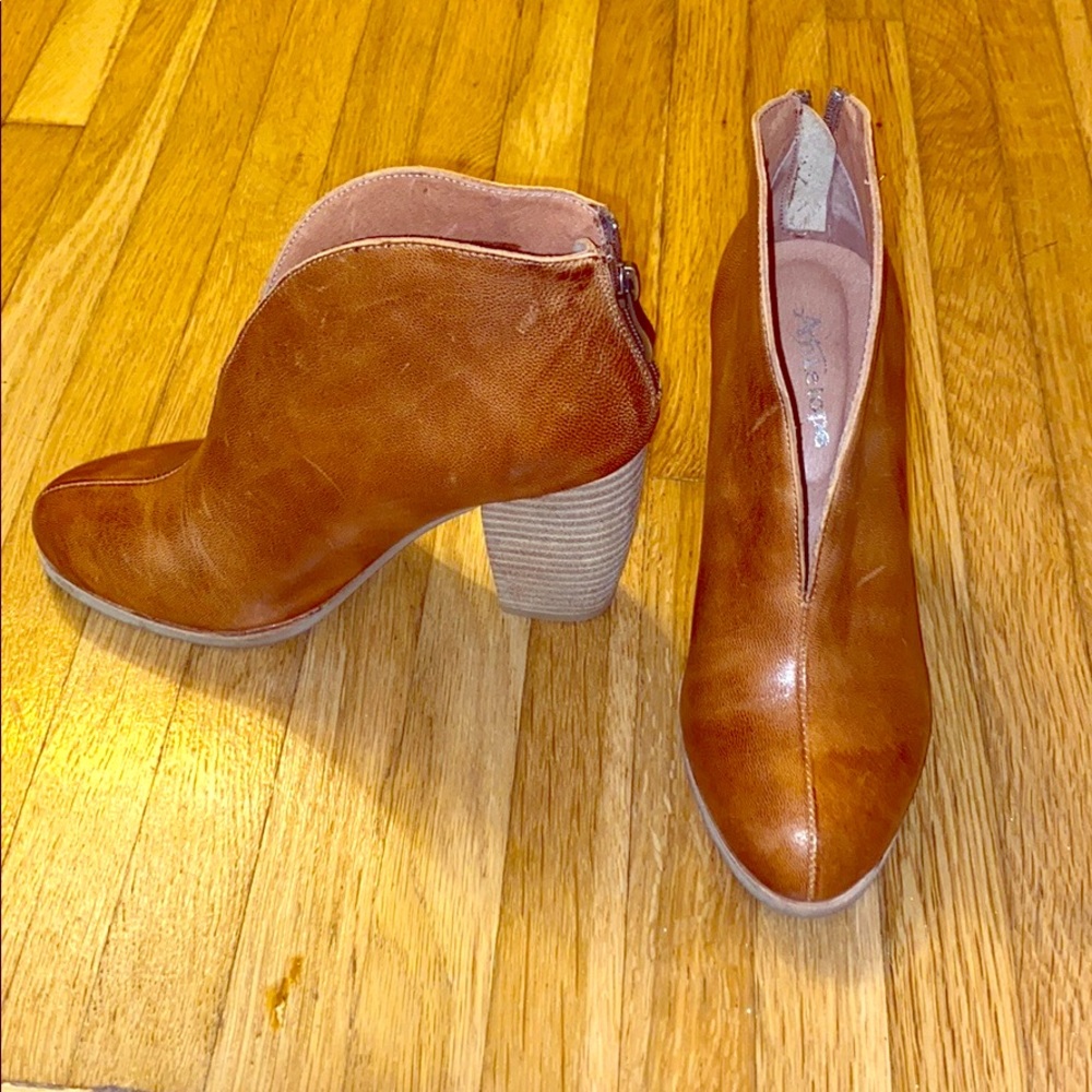Antelope brown ankle boots
